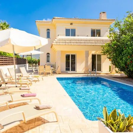 Nikol Paralimni